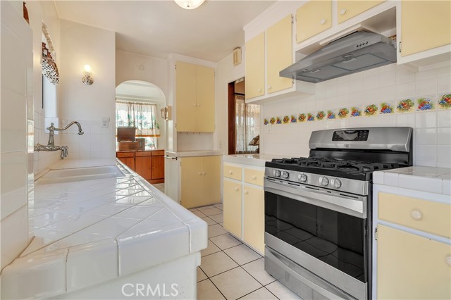 South Gate, California, 90280, United States, 4 Bedrooms Bedrooms, ,Residential,For Sale,1943165