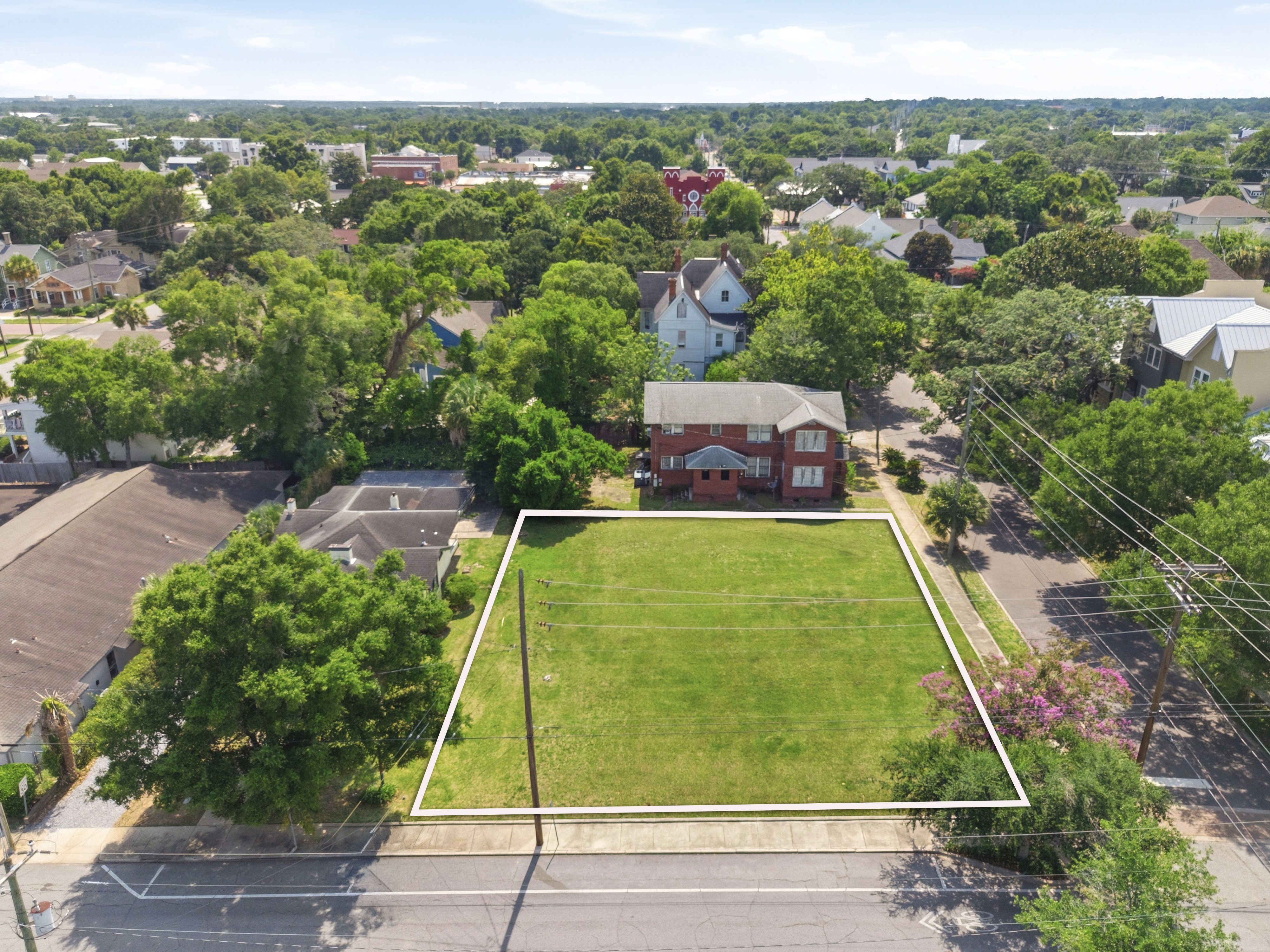  Rare Corner Parcel with Three-Lot Potential in Downton Pensacola - 物件實景