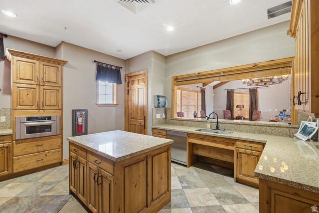 Saratoga Springs, Utah, 84045, United States, 6 Bedrooms Bedrooms, ,4 BathroomsBathrooms,Residential,For Sale,2043182