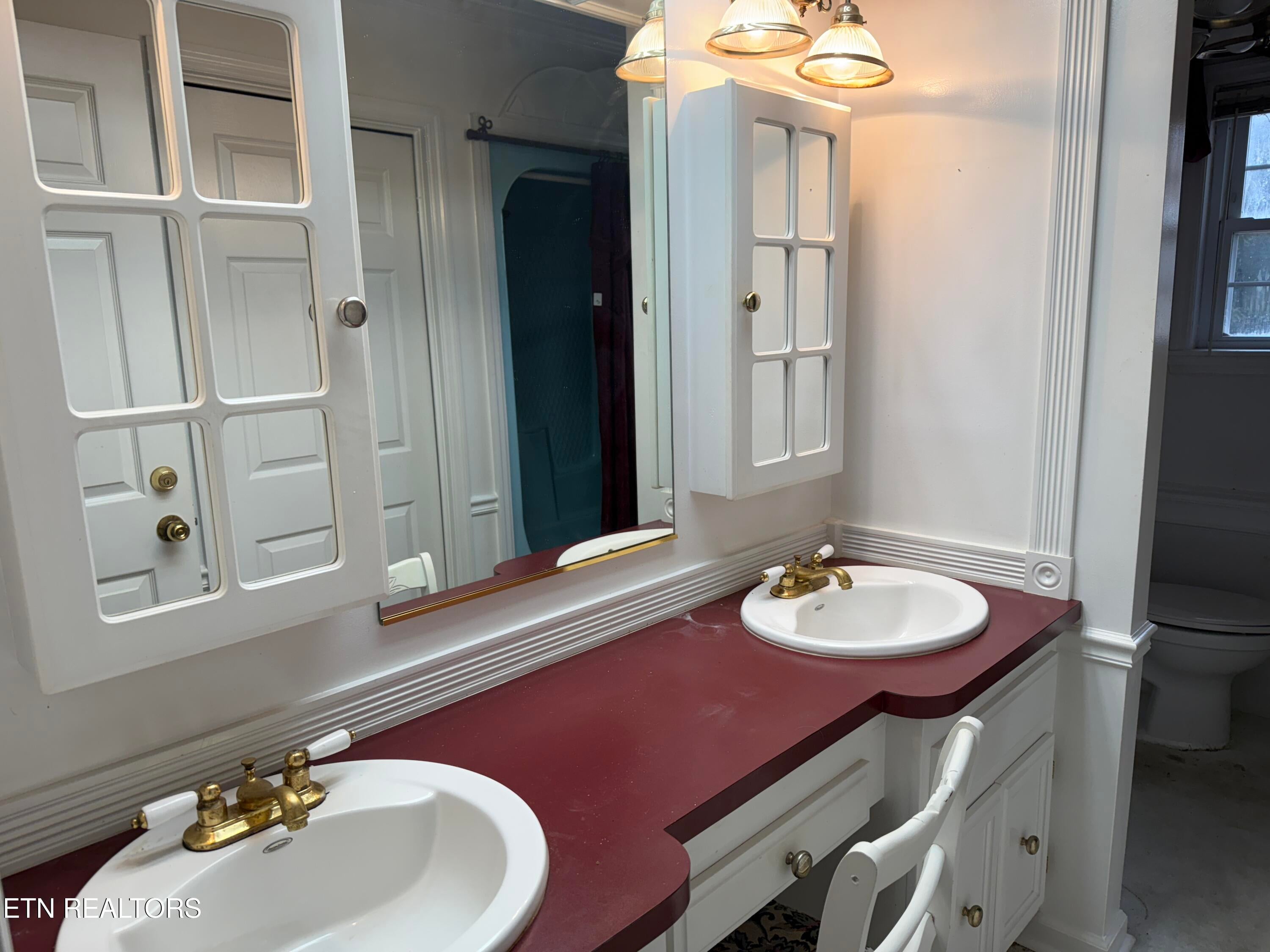 Rockwood, Tennessee, 37854, United States, 4 Bedrooms Bedrooms, ,4 BathroomsBathrooms,Residential,For Sale,1996876