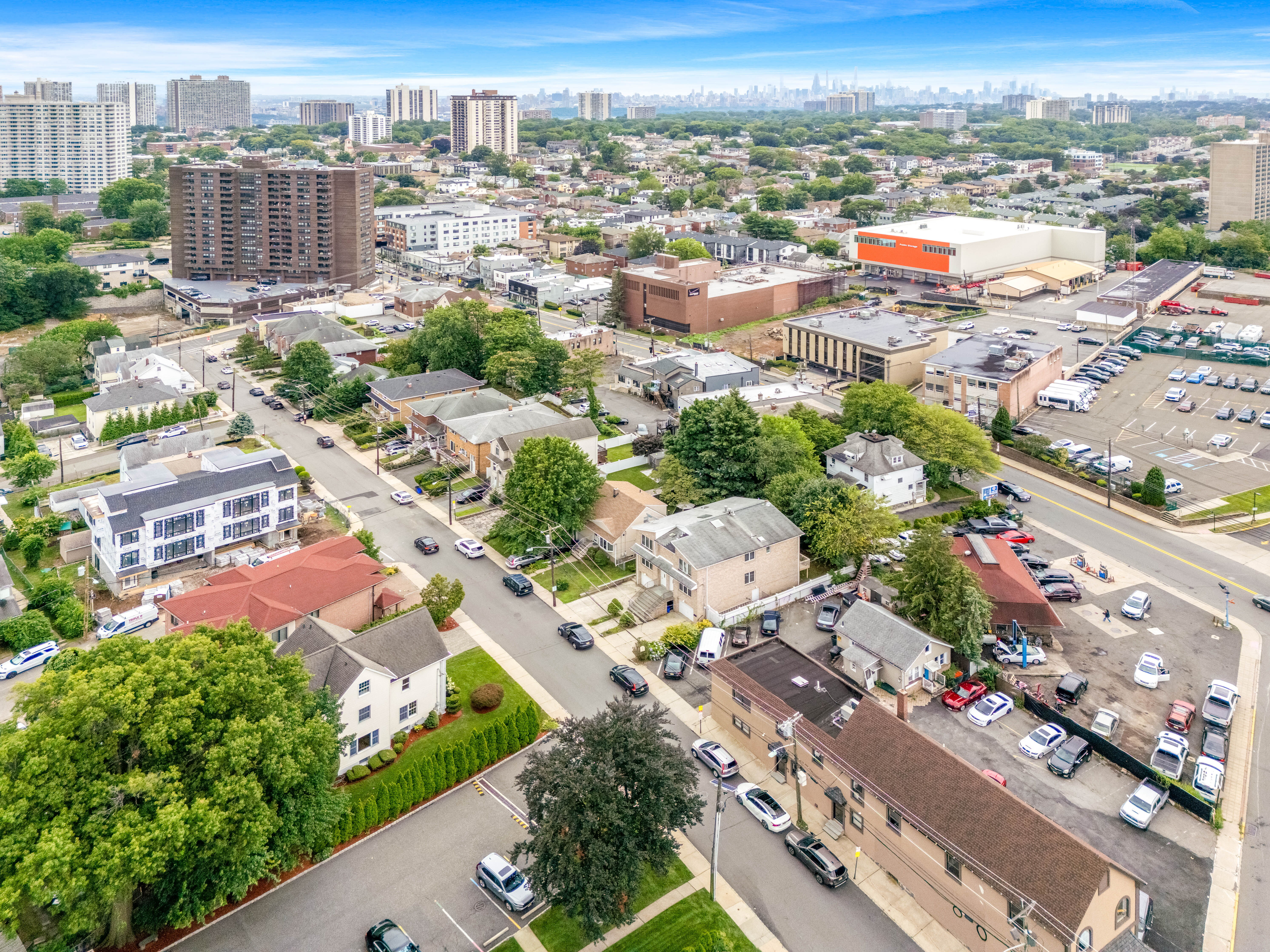 Fort Lee, New Jersey, 07024, United States, 5 Bedrooms Bedrooms, ,4 BathroomsBathrooms,Residential,For Sale,1981309