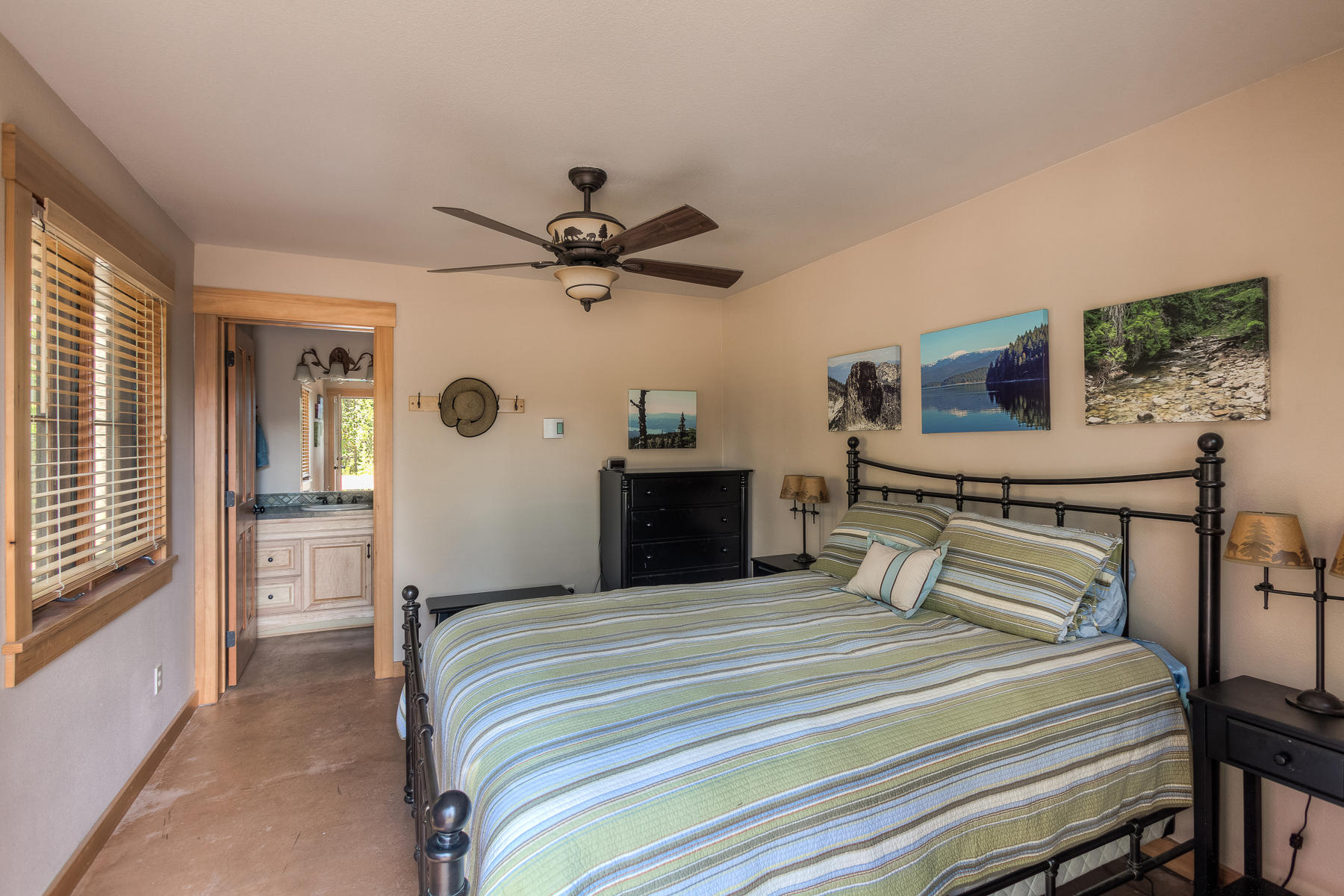 Coolin, Idaho, 83821, United States, 2 Bedrooms Bedrooms, ,1 BathroomBathrooms,Residential,For Sale,1921684