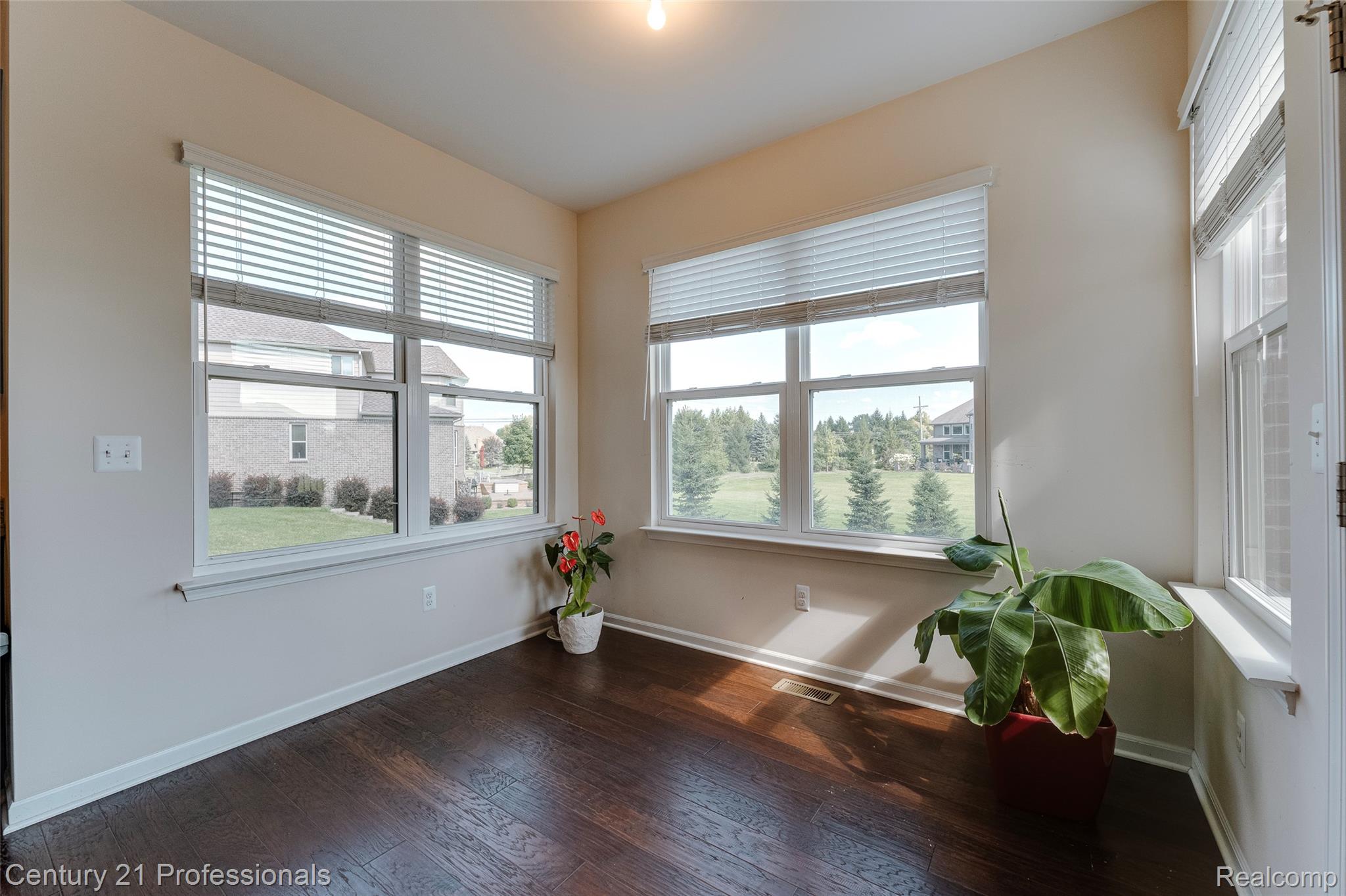 Canton, Michigan, 48187, United States, 5 Bedrooms Bedrooms, ,6 BathroomsBathrooms,Residential,For Sale,1908049