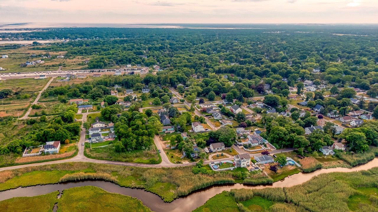 Mastic Beach, New York, 11951, United States, 4 Bedrooms Bedrooms, ,4 BathroomsBathrooms,Residential,For Sale,1975378