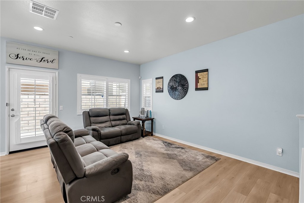 Fontana, California, 92336, United States, 4 Bedrooms Bedrooms, ,3 BathroomsBathrooms,Residential,For Sale,1991527