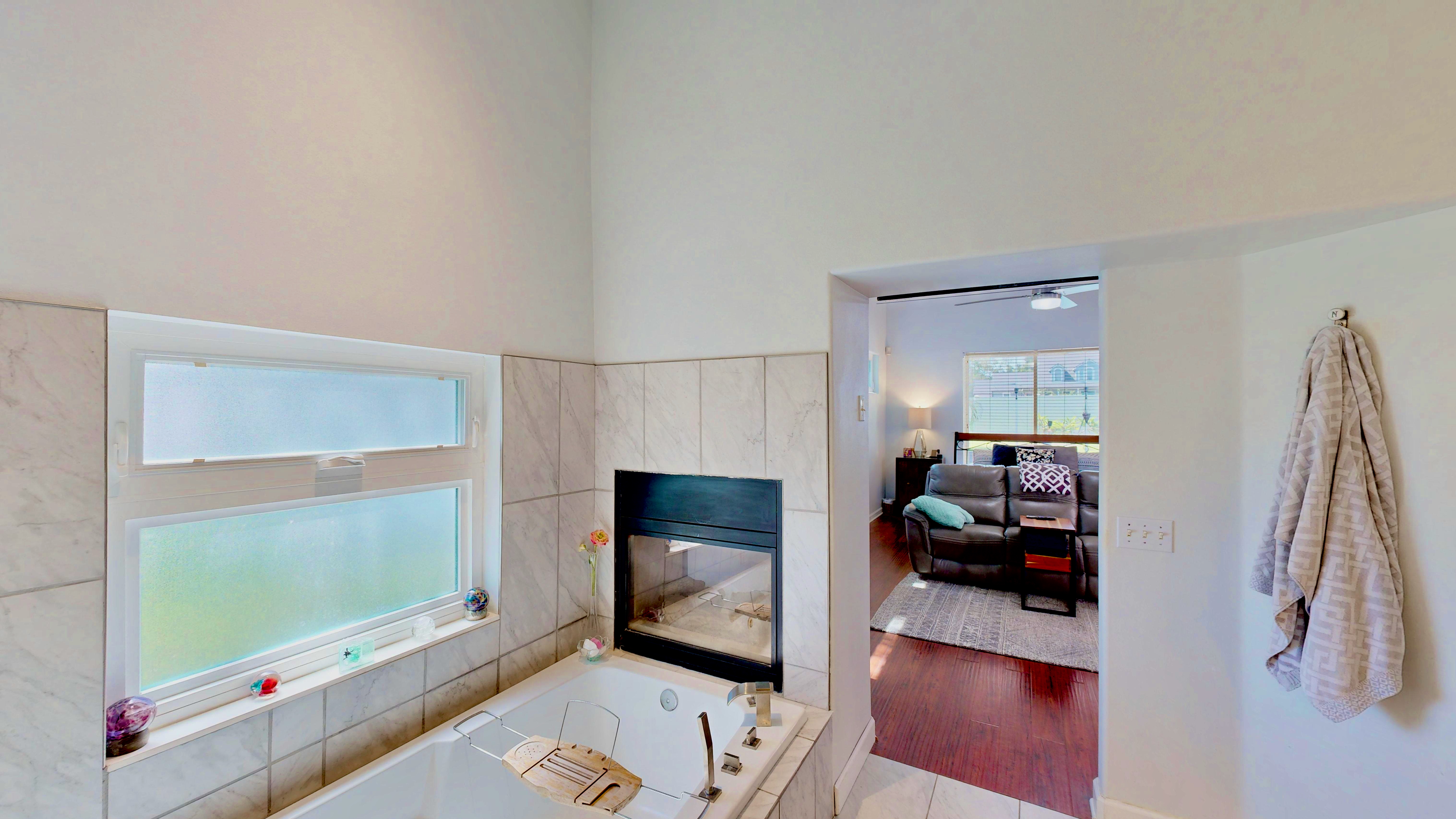 Oakland, Florida, 34760, United States, 4 Bedrooms Bedrooms, ,3 BathroomsBathrooms,Residential,For Sale,1828727