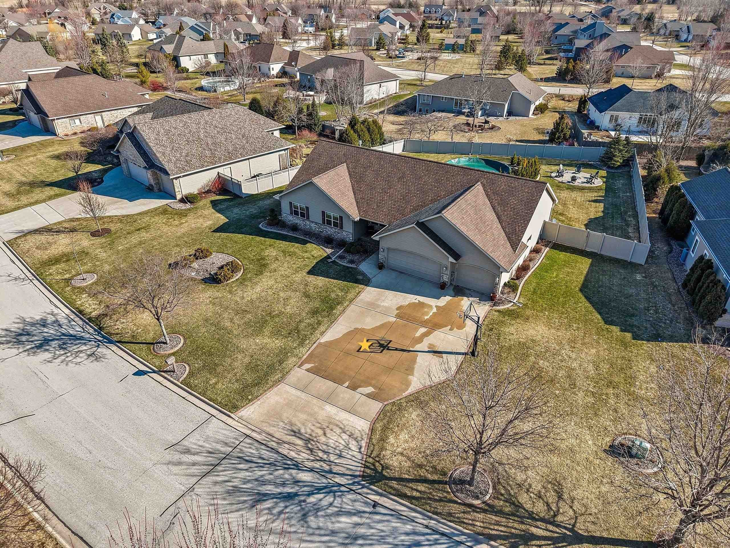 DE PERE, Wisconsin, 54115, United States, 5 Bedrooms Bedrooms, ,4 BathroomsBathrooms,Residential,For Sale,2048678