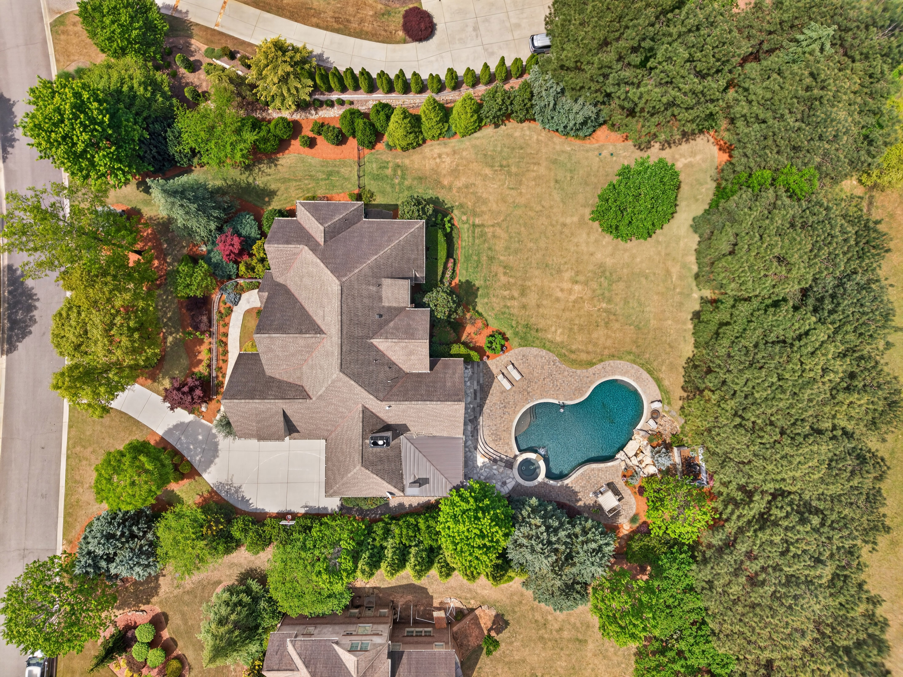  Experience Luxury in One of Georgia’s Most Prestigious Gated Golf Communities - 物件實景