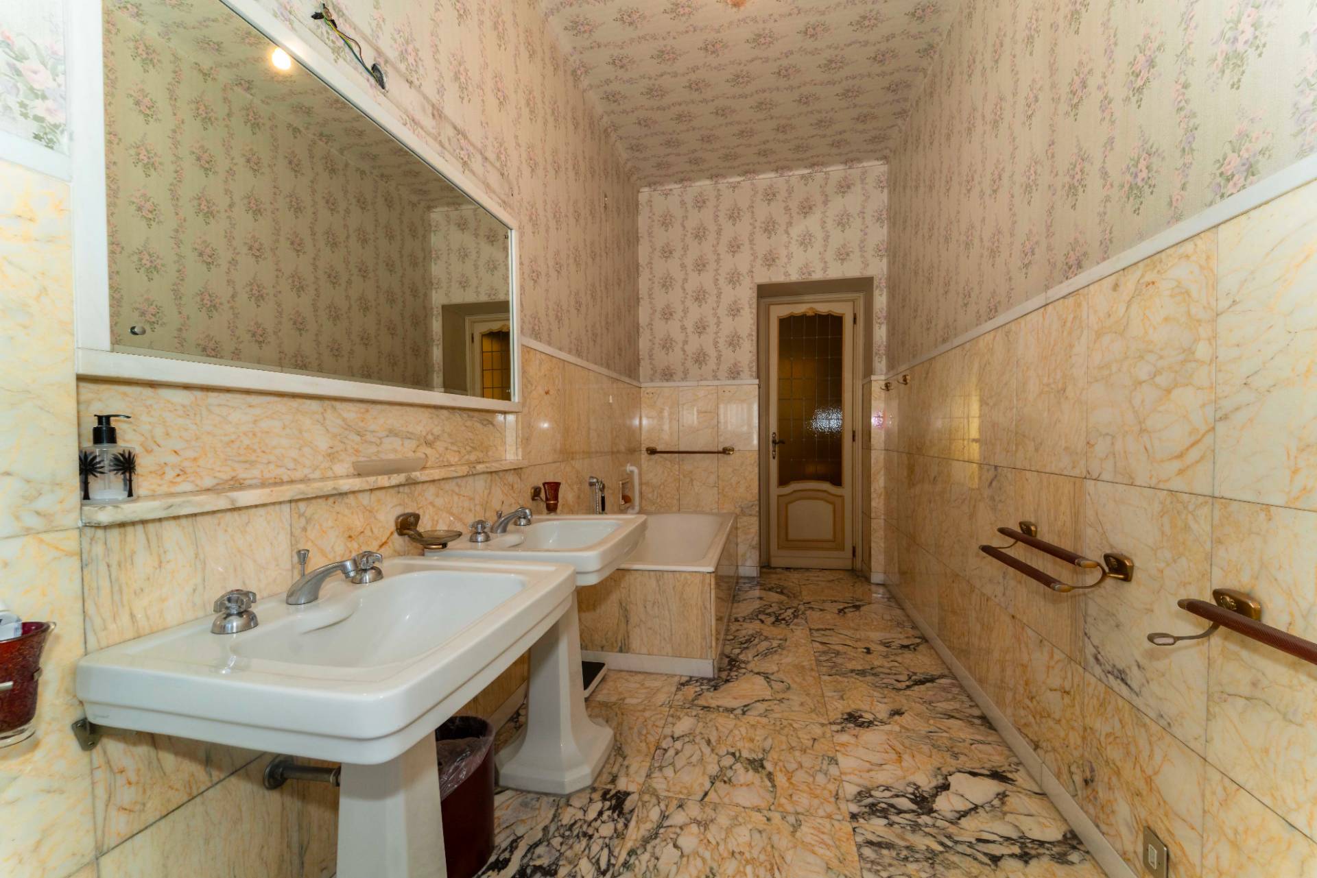 Torino, Torino, 10100, IT, 4 Bedrooms Bedrooms, ,3 BathroomsBathrooms,Residential,For Sale,1989083
