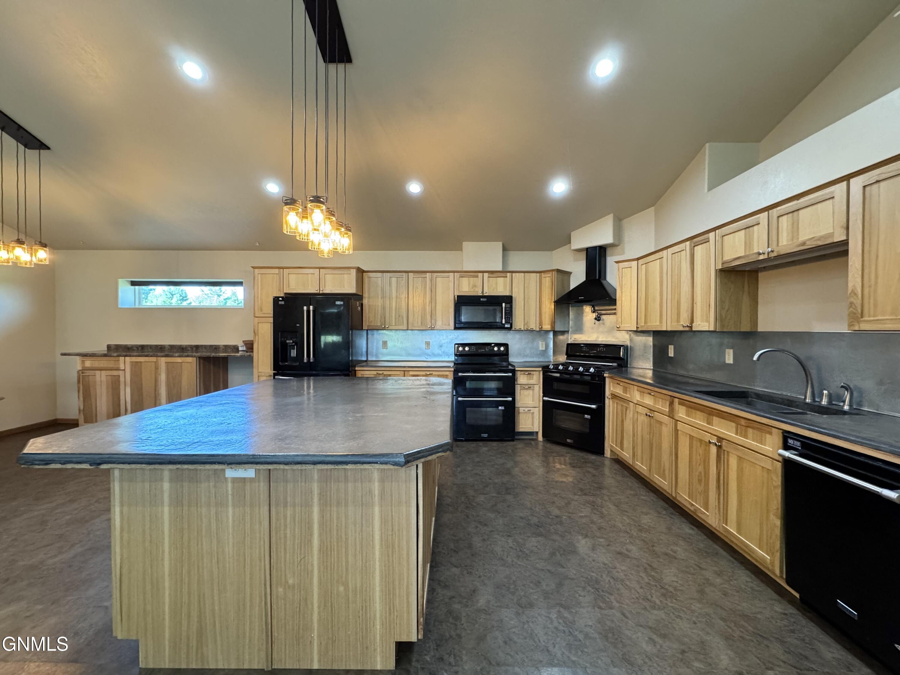 New Salem, North Dakota, 58563, United States, 7 Bedrooms Bedrooms, ,1 BathroomBathrooms,Residential,For Sale,1904775