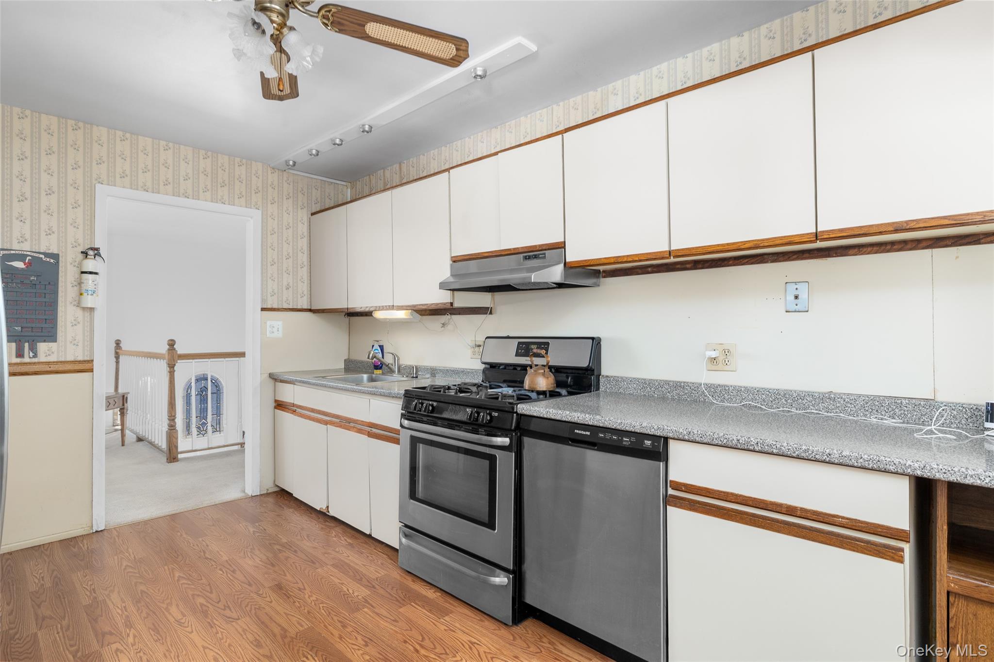 Deer Park, New York, 11729, United States, 5 Bedrooms Bedrooms, ,3 BathroomsBathrooms,Residential,For Sale,1938283