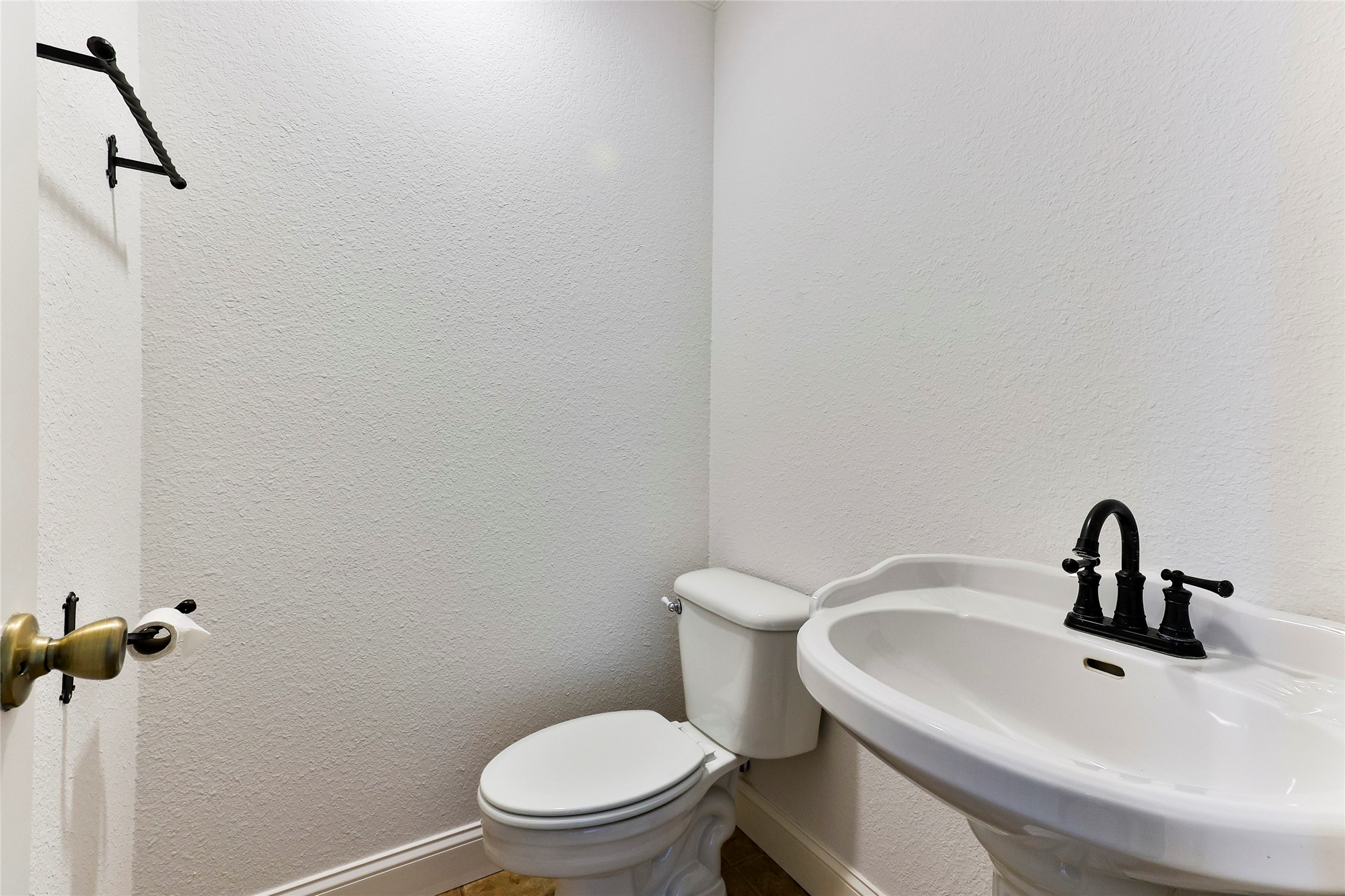 Weatherford, Texas, 76088, United States, 4 Bedrooms Bedrooms, ,3 BathroomsBathrooms,Residential,For Sale,1885521