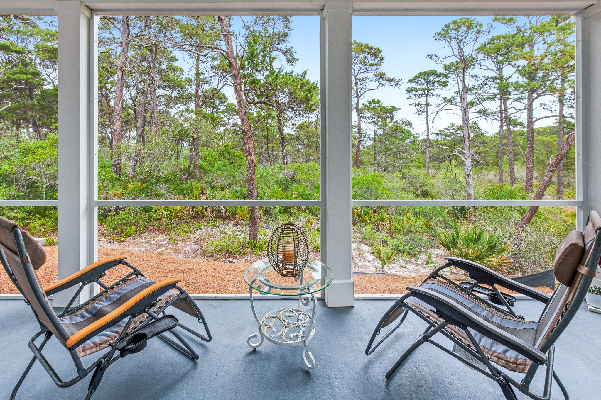  Like-New Coastal Retreat with Rare Privacy and Porches on Every Level - 物件實景