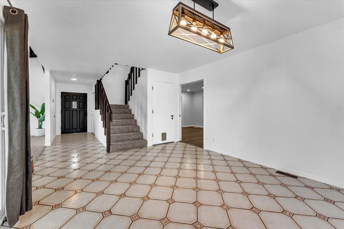 Redding, California, 96001, United States, 4 Bedrooms Bedrooms, ,3 BathroomsBathrooms,Residential,For Sale,1948468