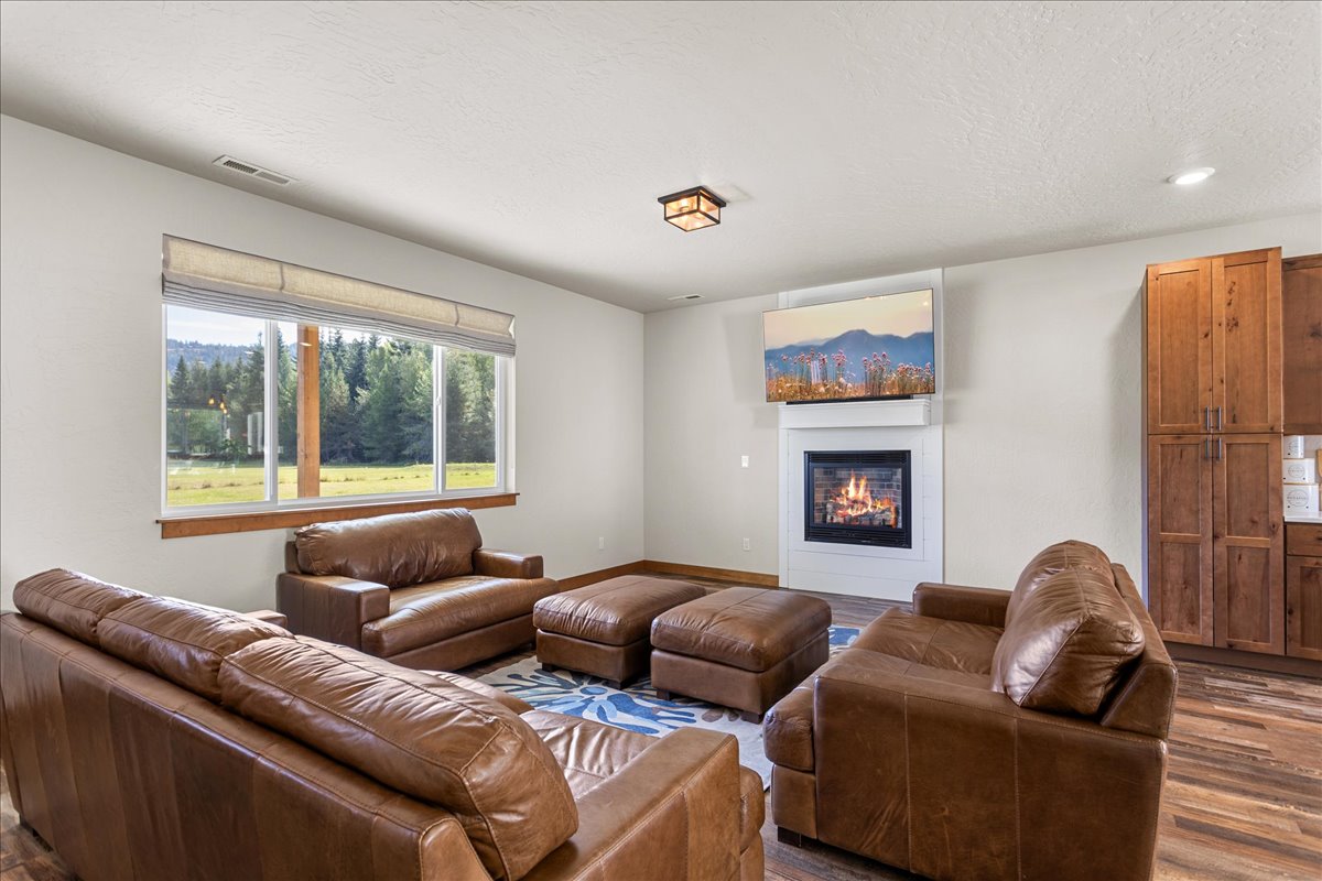Sagle, Idaho, 83860, United States, 4 Bedrooms Bedrooms, ,3 BathroomsBathrooms,Residential,For Sale,1824083
