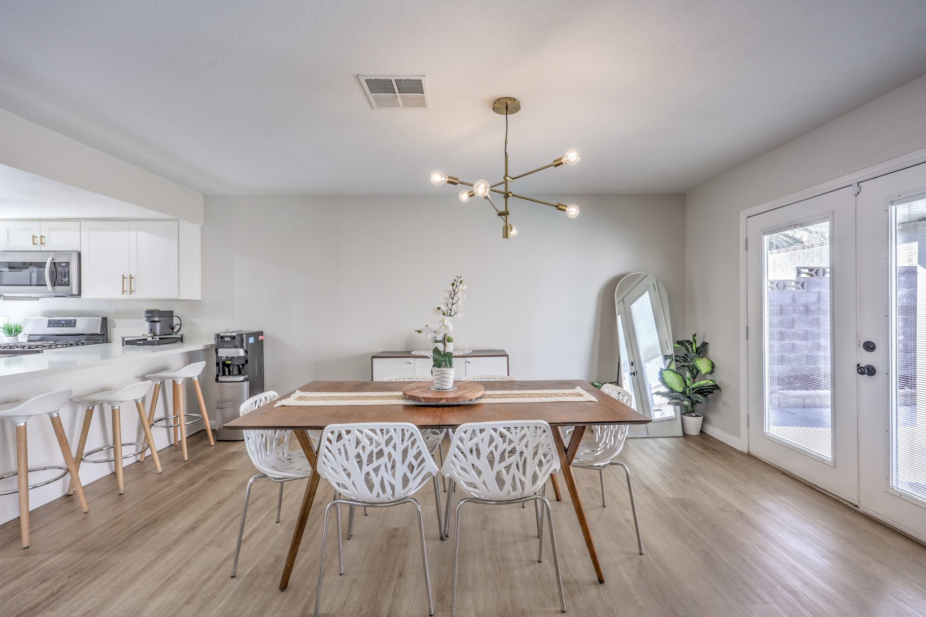  Beautifully Renovated Single-Story Home - 物件實景