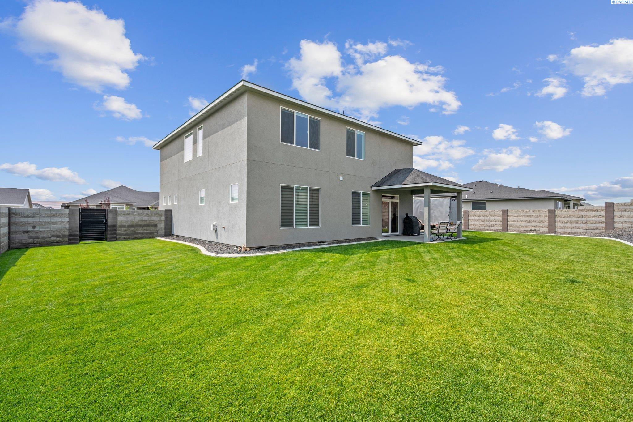 Richland, Washington, 99352, United States, 4 Bedrooms Bedrooms, ,3 BathroomsBathrooms,Residential,For Sale,1766323