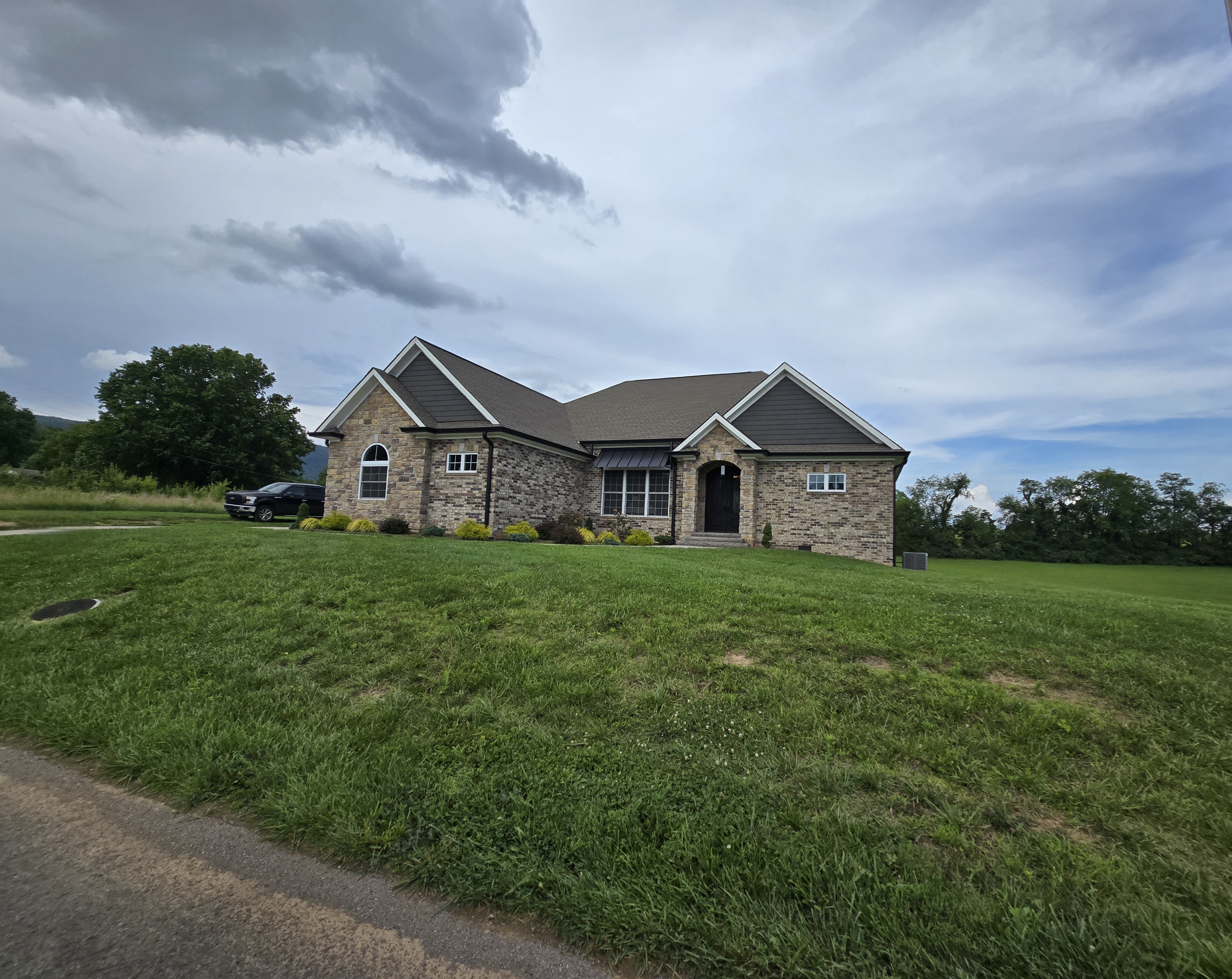 Harrogate, Tennessee, 37752, United States, 3 Bedrooms Bedrooms, ,2 BathroomsBathrooms,Residential,For Sale,1982987