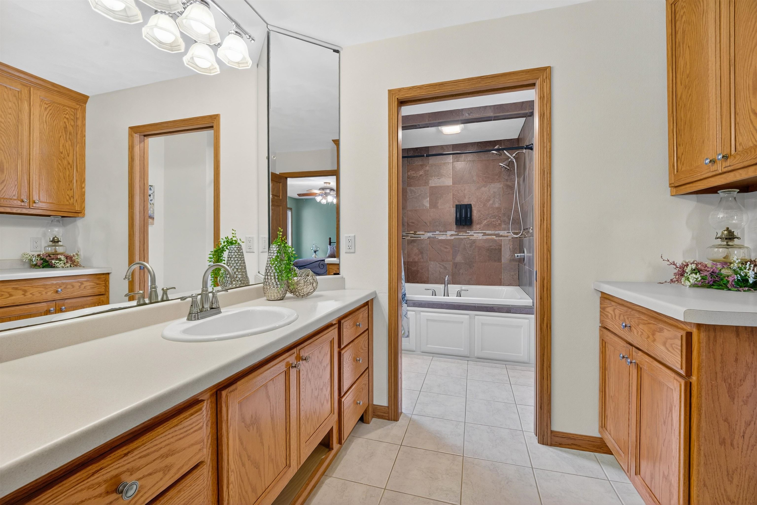 NEW LONDON, Wisconsin, 54961, United States, 3 Bedrooms Bedrooms, ,4 BathroomsBathrooms,Residential,For Sale,1996167