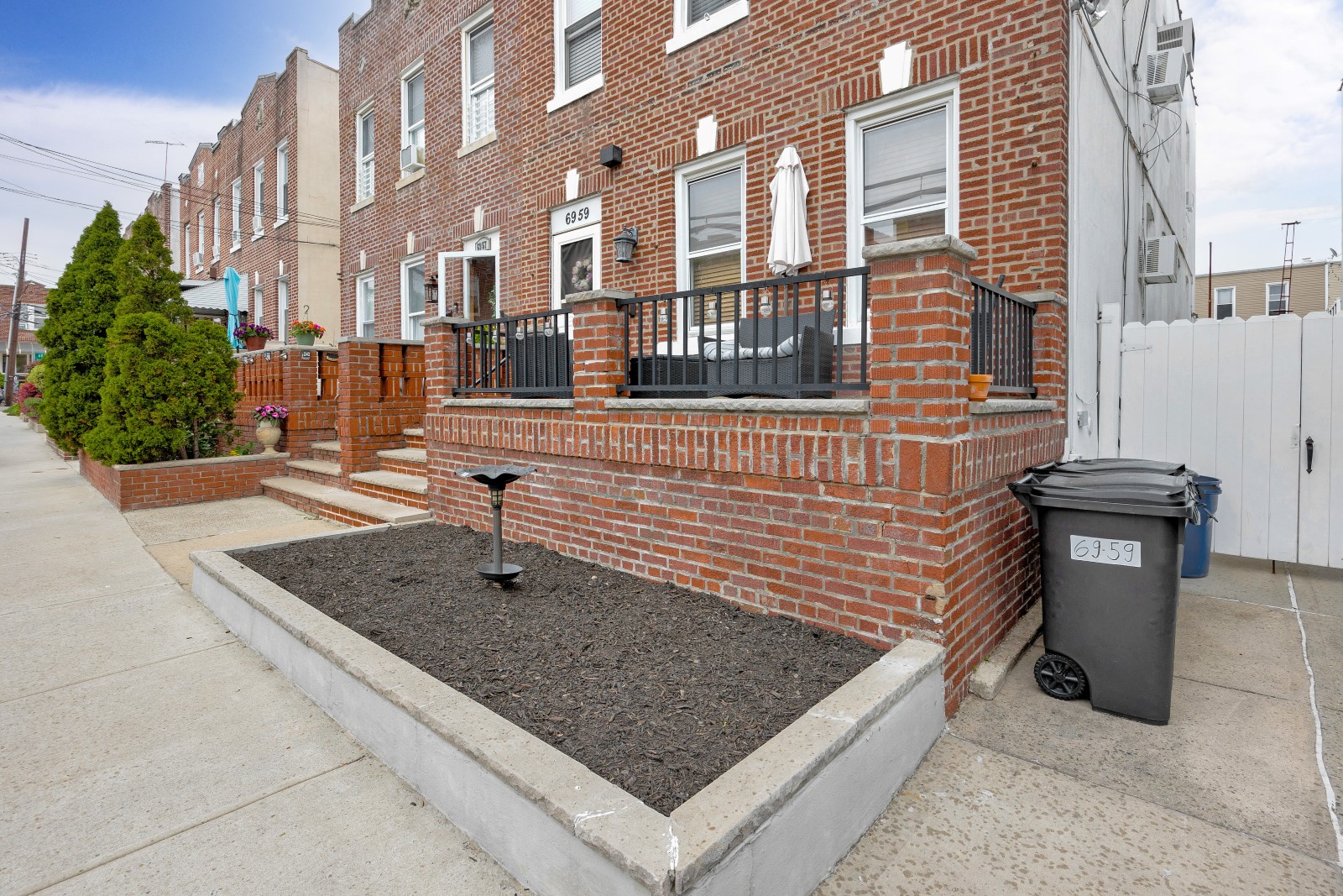 Middle Village, New York, 11379, United States, 4 Bedrooms Bedrooms, ,3 BathroomsBathrooms,Residential,For Sale,1827631