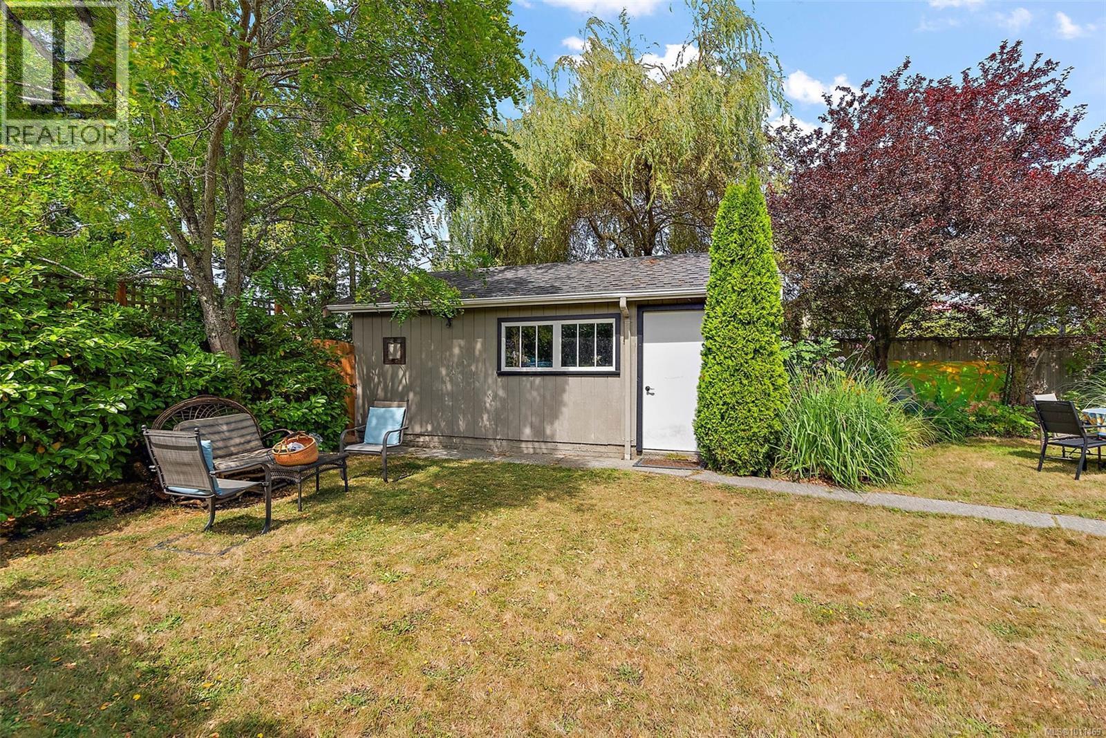 OAK BAY, British Columbia, V8R 5L1, CA, 3 Bedrooms Bedrooms, ,1 BathroomBathrooms,Residential,For Sale,1949750