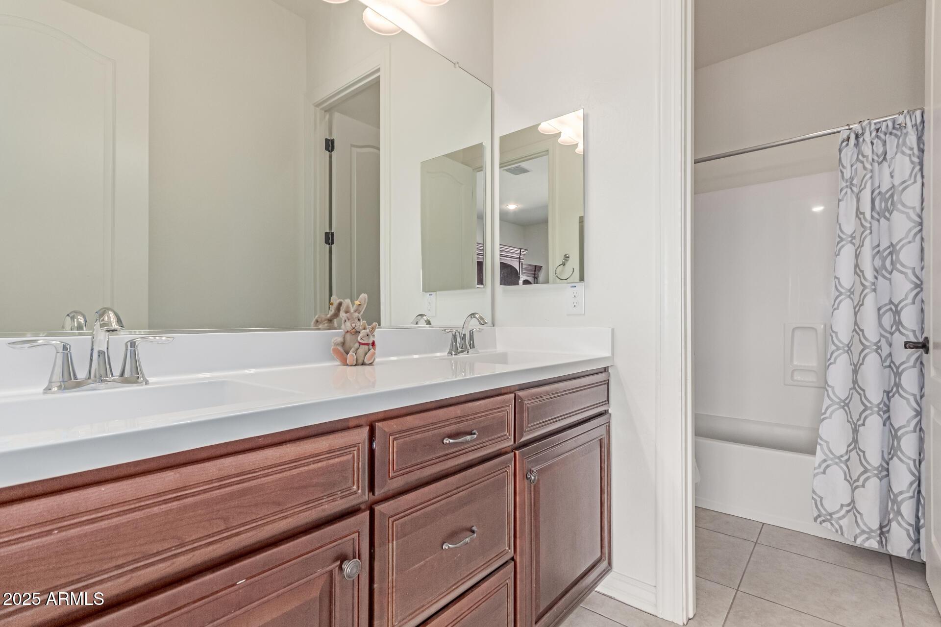 Phoenix, Arizona, 85050, United States, 5 Bedrooms Bedrooms, ,4 BathroomsBathrooms,Residential,For Sale,1980478