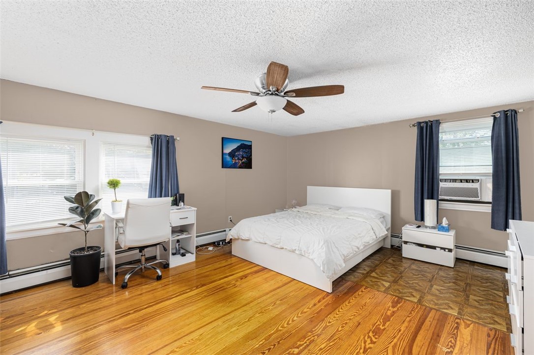 Cranston, Rhode Island, 02910, United States, 3 Bedrooms Bedrooms, ,3 BathroomsBathrooms,Residential,For Sale,1969292