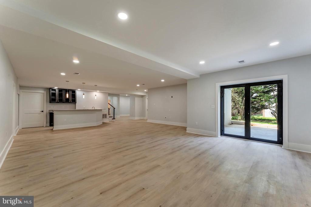Herndon, Virginia, 20170, United States, 6 Bedrooms Bedrooms, ,6 BathroomsBathrooms,Residential,For Sale,1941281