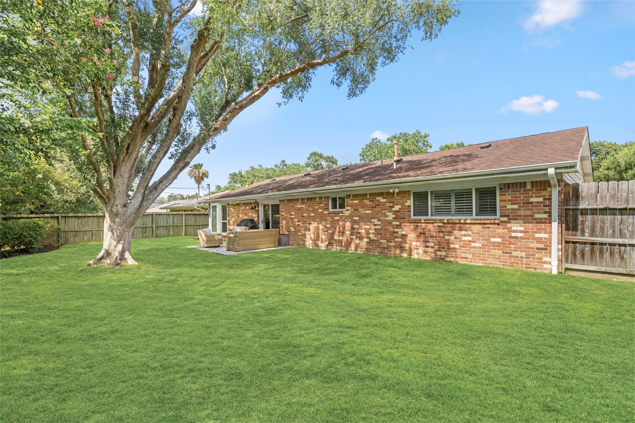 9018 Mullins Drive - 物件實景