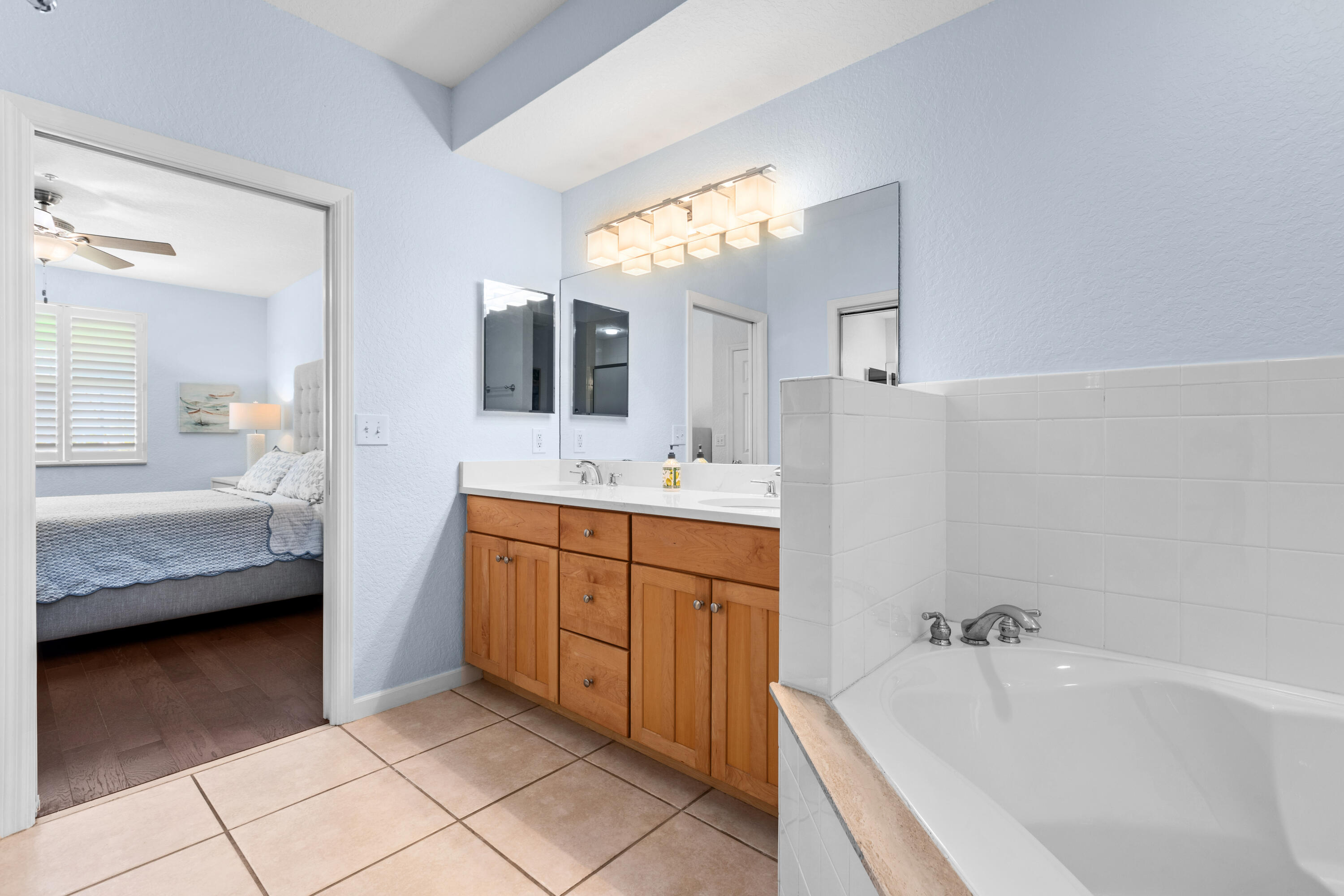 KEY WEST, Florida, 33040, United States, 2 Bedrooms Bedrooms, ,2 BathroomsBathrooms,Residential,For Sale,1695362