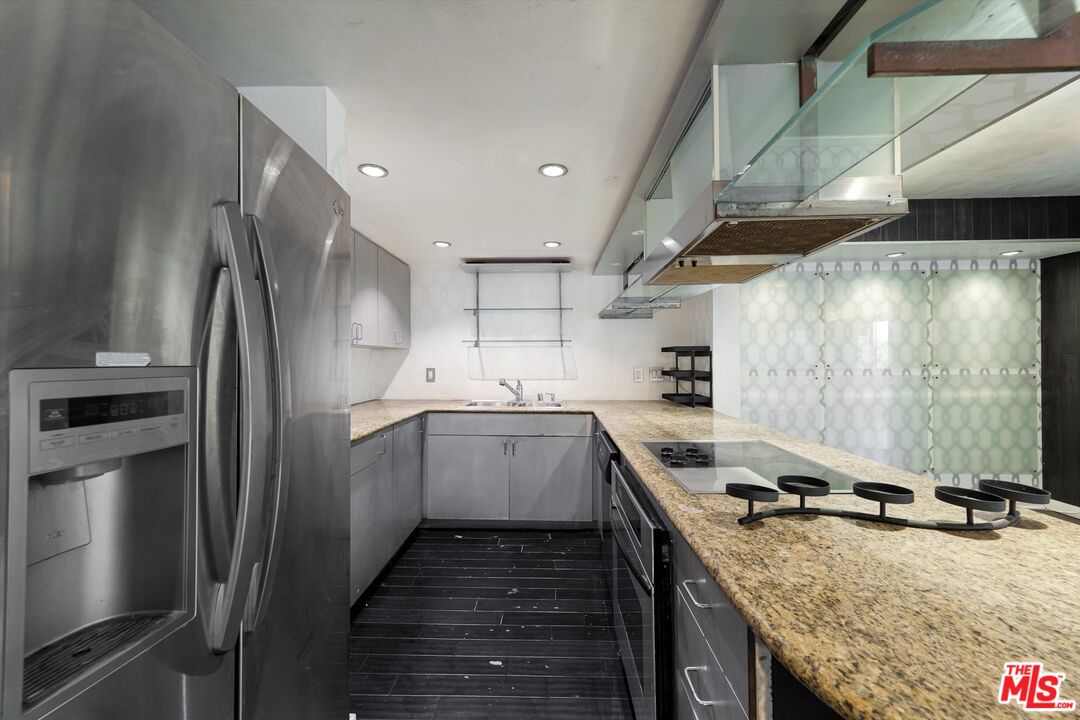 Los Angeles, California, 90024, United States, 2 Bedrooms Bedrooms, ,1 BathroomBathrooms,Residential,For Sale,1939322