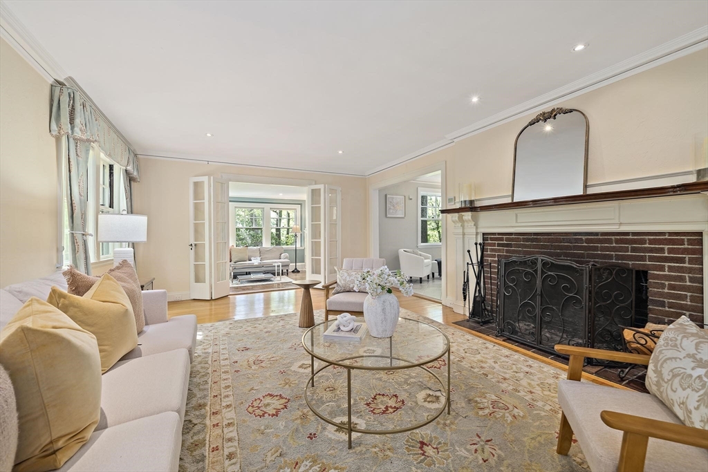 Newton, Massachusetts, 02468, United States, 4 Bedrooms Bedrooms, ,4 BathroomsBathrooms,Residential,For Sale,1829542