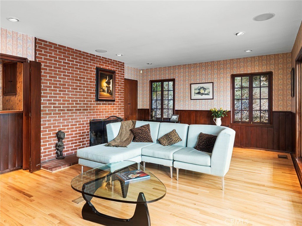Glendale, California, 91207, United States, 4 Bedrooms Bedrooms, ,3 BathroomsBathrooms,Residential,For Sale,1910492