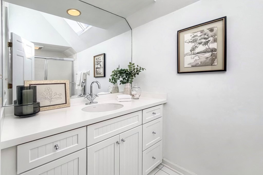 Lake Forest, Illinois, 60045, United States, 4 Bedrooms Bedrooms, ,3 BathroomsBathrooms,Residential,For Sale,1989668