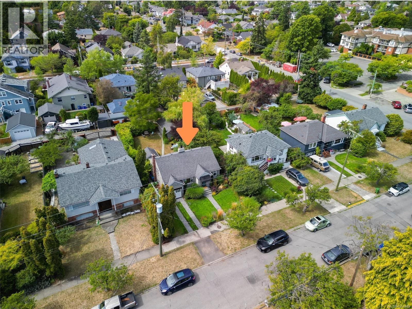 OAK BAY, British Columbia, V8R 5L1, CA, 3 Bedrooms Bedrooms, ,1 BathroomBathrooms,Residential,For Sale,1949750