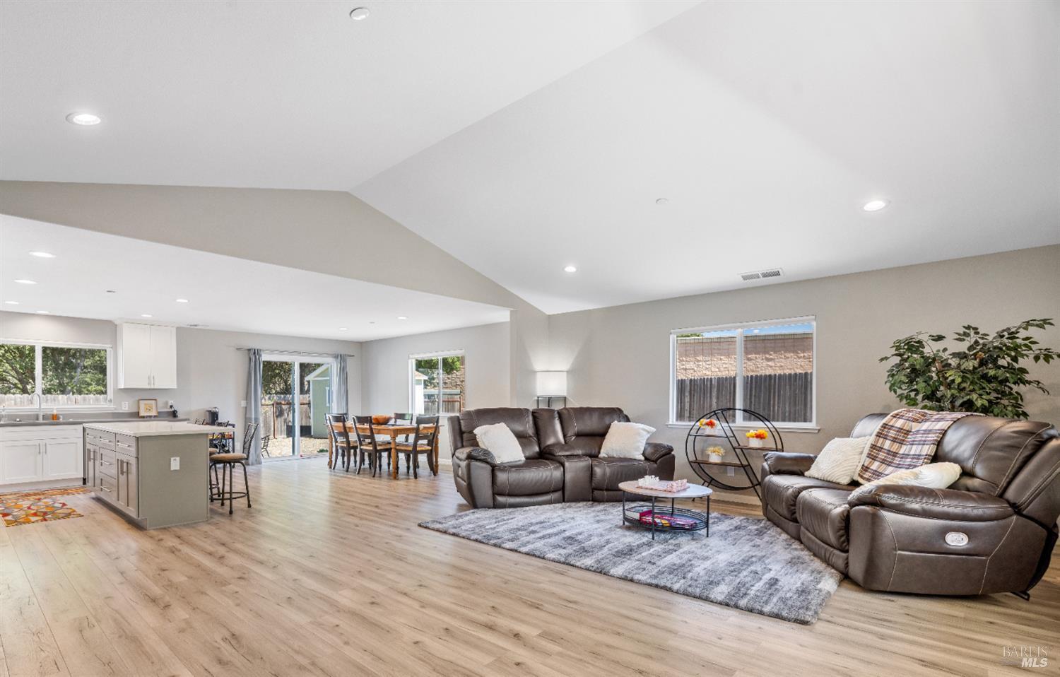 Petaluma, California, 94952, United States, 3 Bedrooms Bedrooms, ,2 BathroomsBathrooms,Residential,For Sale,1914314