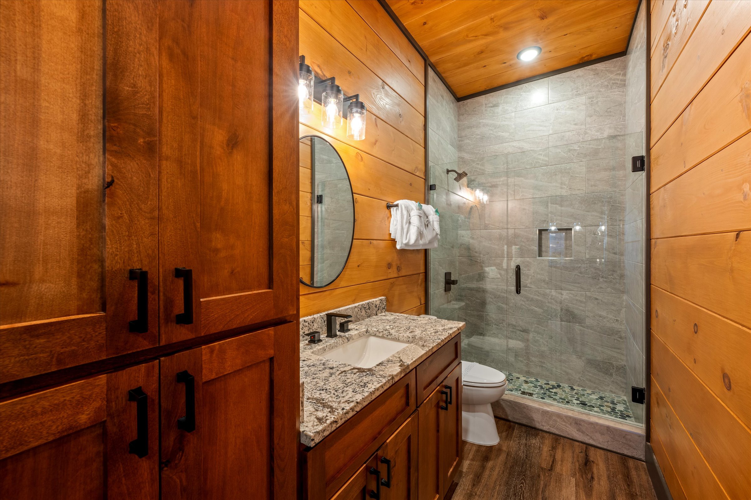 Sevierville, Tennessee, 37876, United States, 5 Bedrooms Bedrooms, ,6 BathroomsBathrooms,Residential,For Sale,1975935