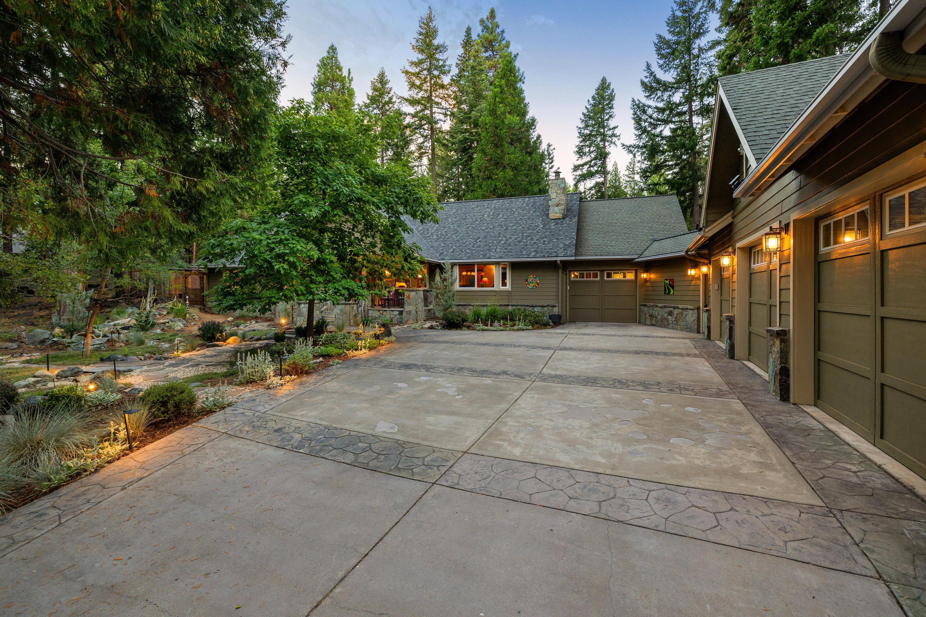  Luxury Mountain Retreat with Guest House on 1 Acre in the Heart of Graeagle - 物件實景