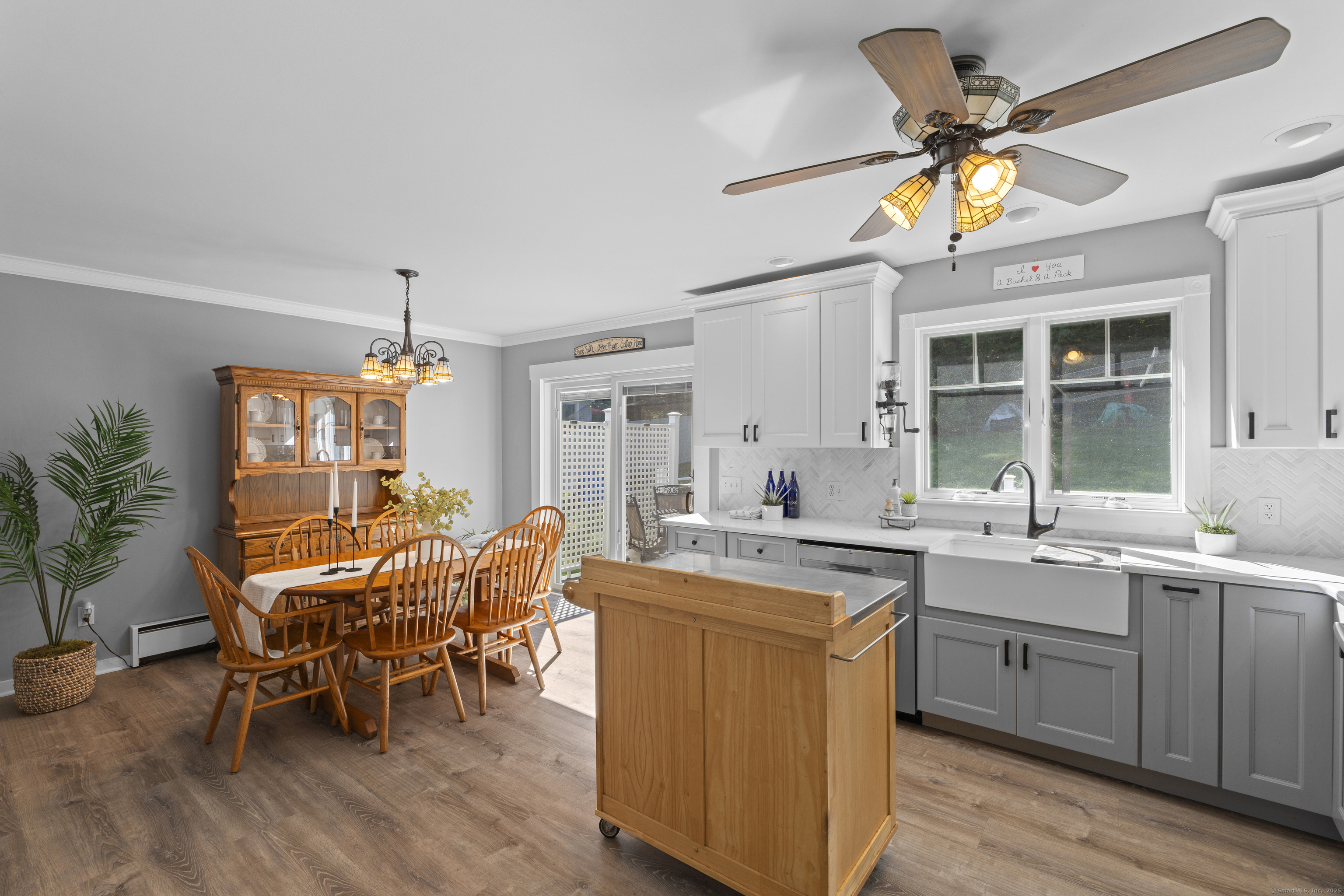 Newtown, Connecticut, 06482, United States, 3 Bedrooms Bedrooms, ,2 BathroomsBathrooms,Residential,For Sale,1962604