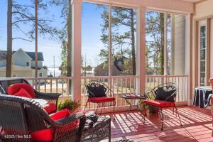 Lake Waccamaw, North Carolina, 28450, United States, 3 Bedrooms Bedrooms, ,3 BathroomsBathrooms,Residential,For Sale,1939053