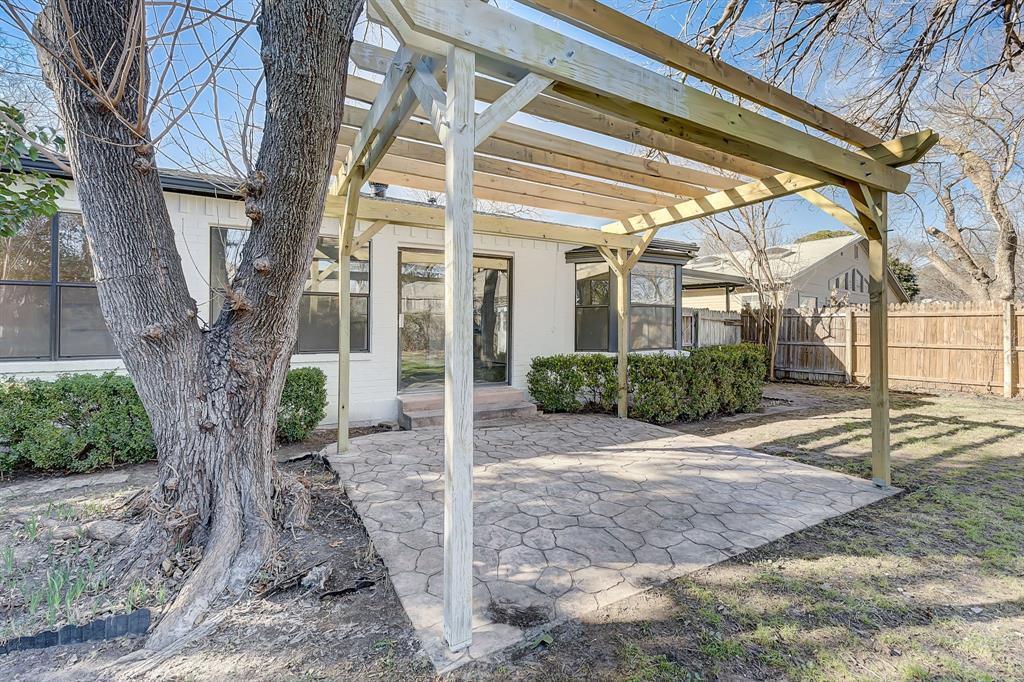 Fort Worth, Texas, 76107, United States, 3 Bedrooms Bedrooms, ,2 BathroomsBathrooms,Residential,For Sale,1915443