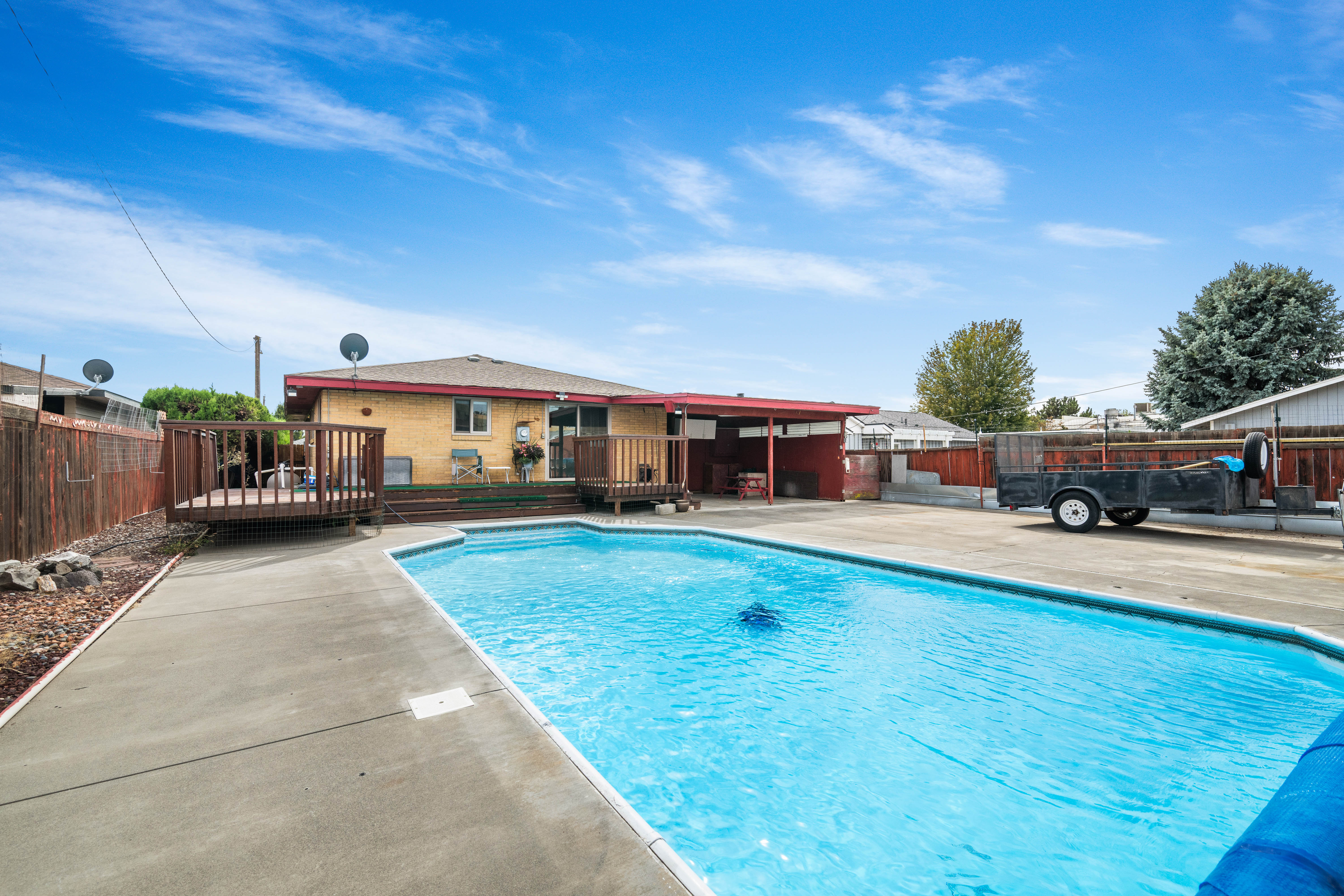  In-ground pool, RV parking and Lots of Space - 物件實景