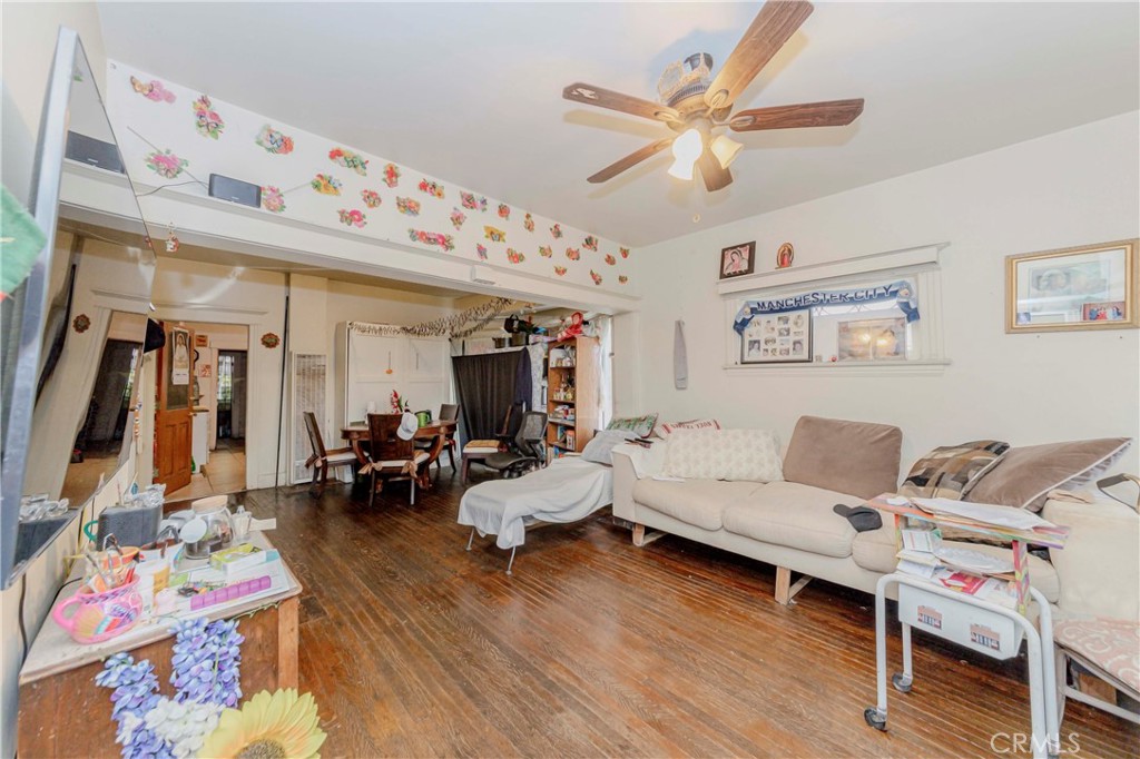 Los Angeles, California, 90018, United States, 3 Bedrooms Bedrooms, ,1 BathroomBathrooms,Residential,For Sale,1887928