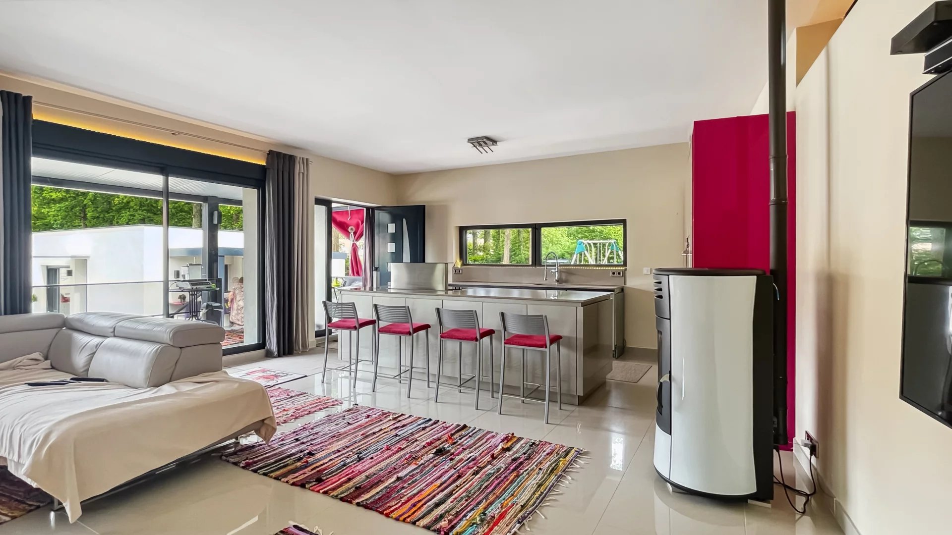 Samois-sur-Seine, Île-de-France, 77920, FR, 2 Bedrooms Bedrooms, ,1 BathroomBathrooms,Residential,For Sale,1557614