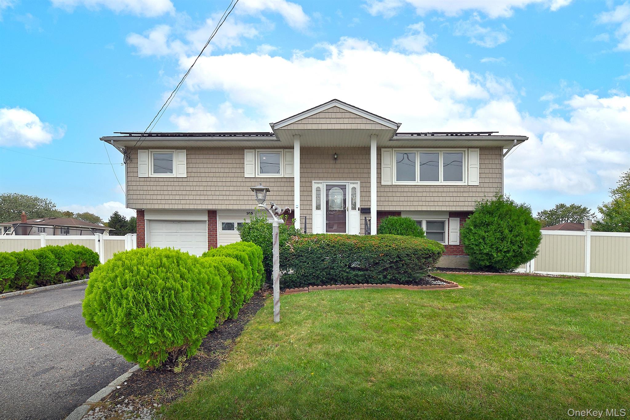 Lewis Ave, Lindenhurst, NY 11757