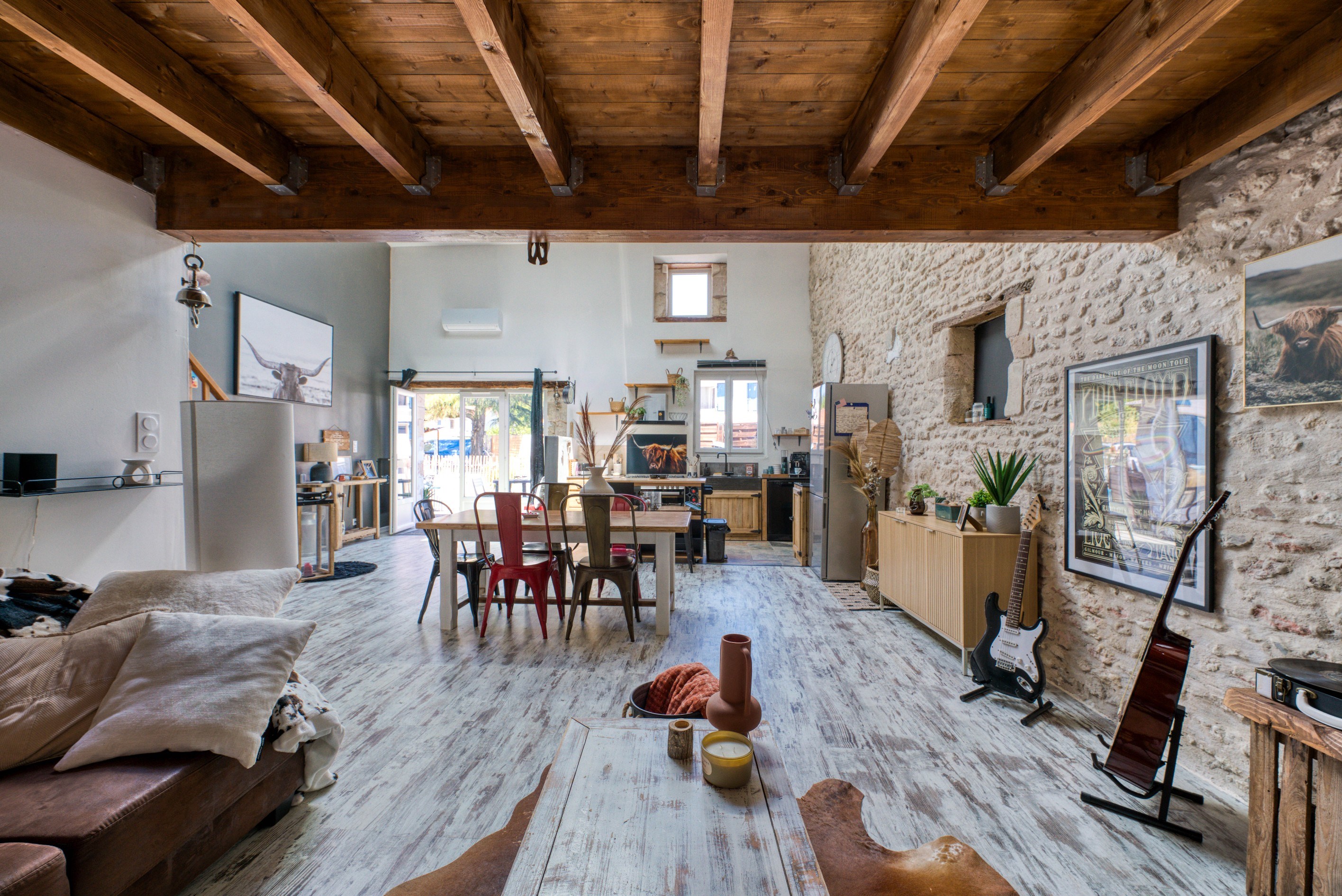  CHARMING BOHEMIAN-CHIC ESTATE – GUEST HOUSE BUSINESS WITH COTTAGES AND POOL, 6 … - 物件實景