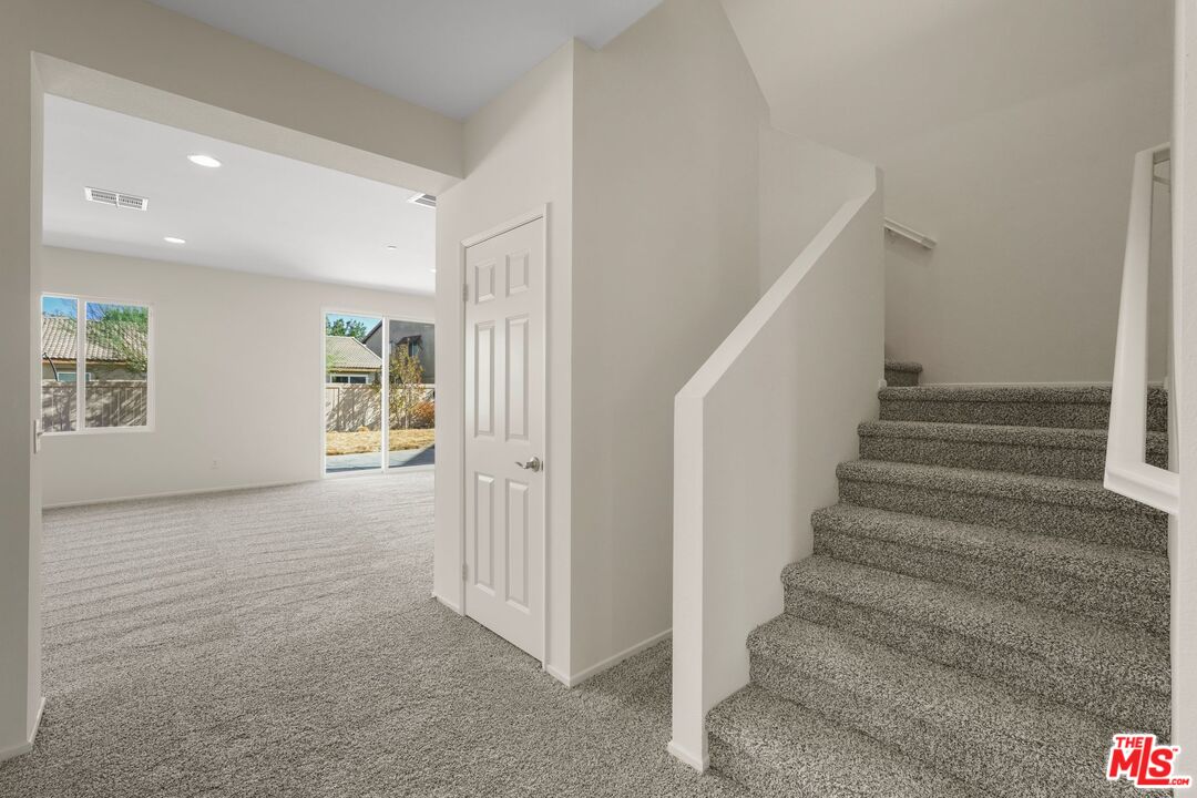 Lancaster, California, 93534, United States, 5 Bedrooms Bedrooms, ,3 BathroomsBathrooms,Residential,For Sale,1942304