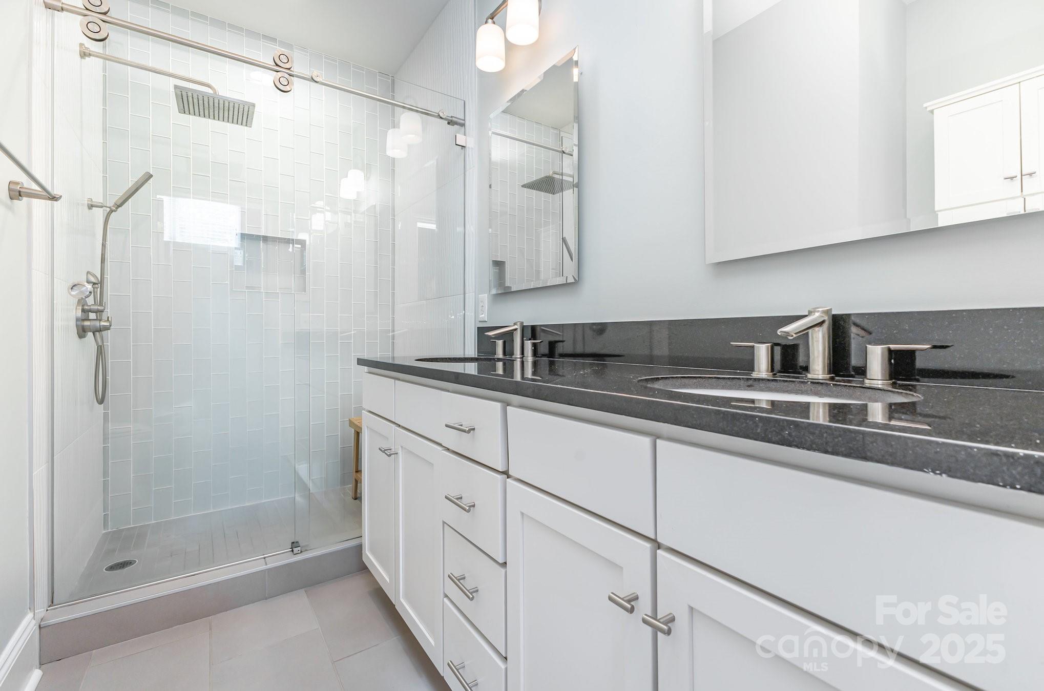 Charlotte, North Carolina, 28207, United States, 2 Bedrooms Bedrooms, ,3 BathroomsBathrooms,Residential,For Sale,1997449