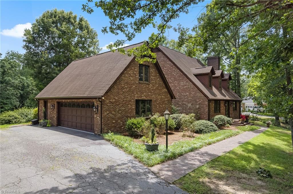 High Point, North Carolina, 27265, United States, 4 Bedrooms Bedrooms, ,4 BathroomsBathrooms,Residential,For Sale,1900964