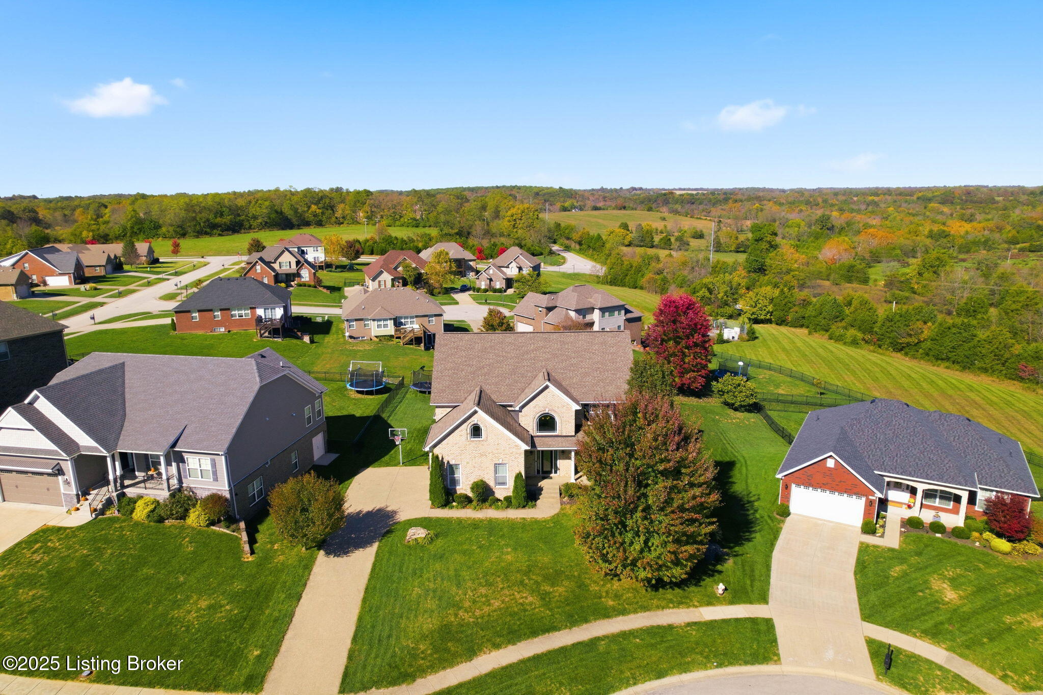 La Grange, Kentucky, 40031, United States, 5 Bedrooms Bedrooms, ,4 BathroomsBathrooms,Residential,For Sale,1971685